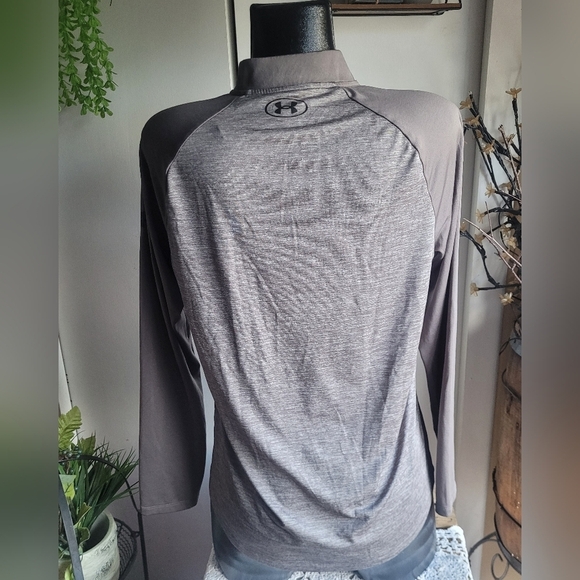 Under Armour Taupe Colored Long Sleeve Activewear Top M - Picture 4 of 6